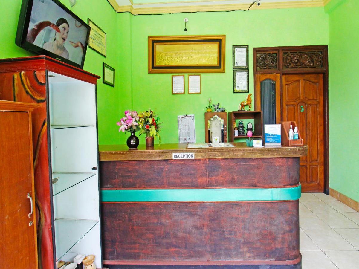 Oyo 91564 Ayodya Guest House Mataram Bagian luar foto