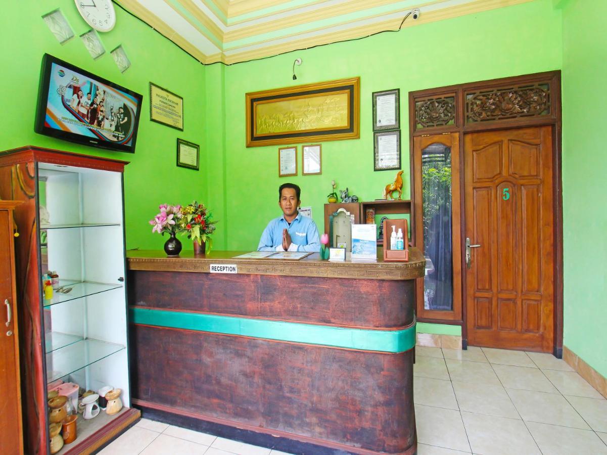 Oyo 91564 Ayodya Guest House Mataram Bagian luar foto