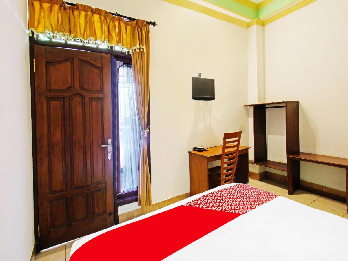 Oyo 91564 Ayodya Guest House Mataram Bagian luar foto