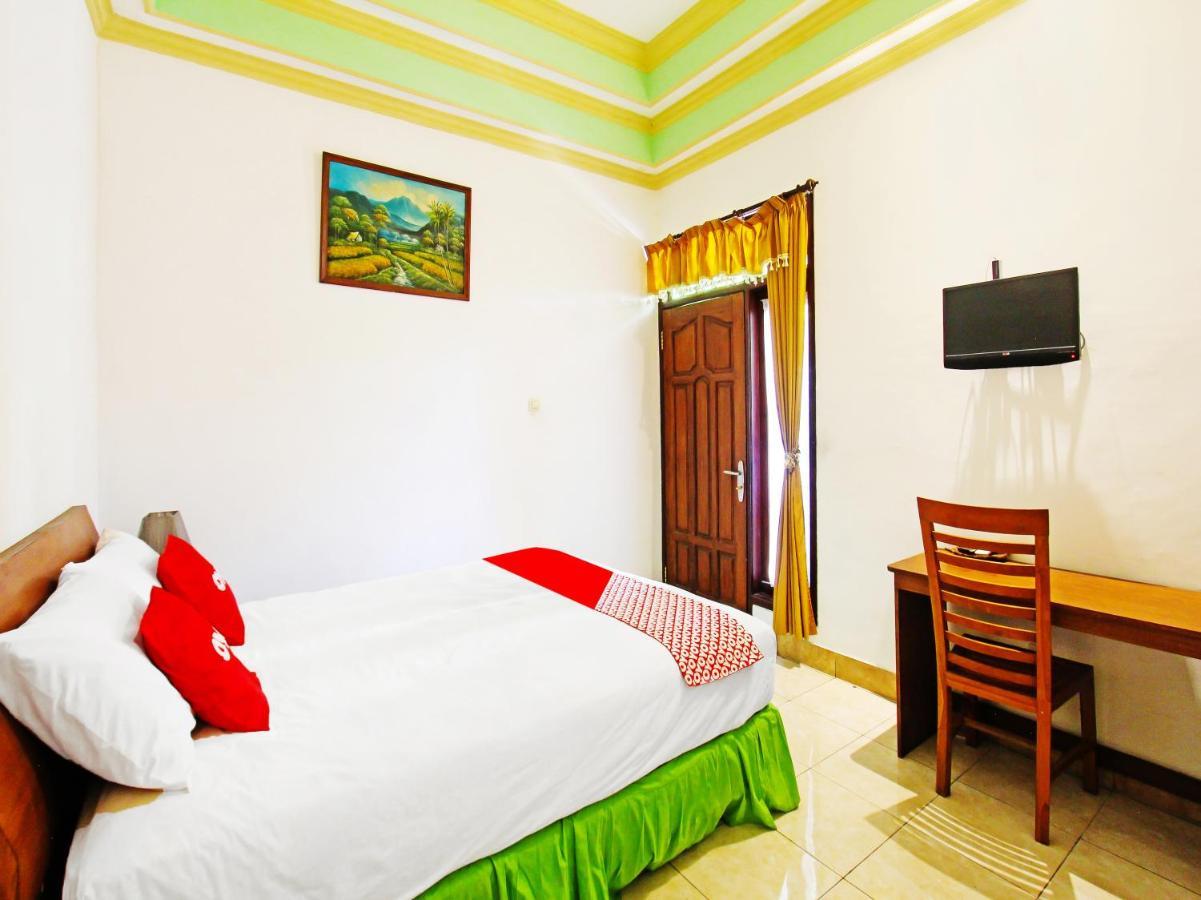 Oyo 91564 Ayodya Guest House Mataram Bagian luar foto